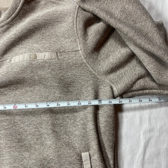 Eddie Bauer Men's Tan Crewneck Sweater - Picture 5 of 6
